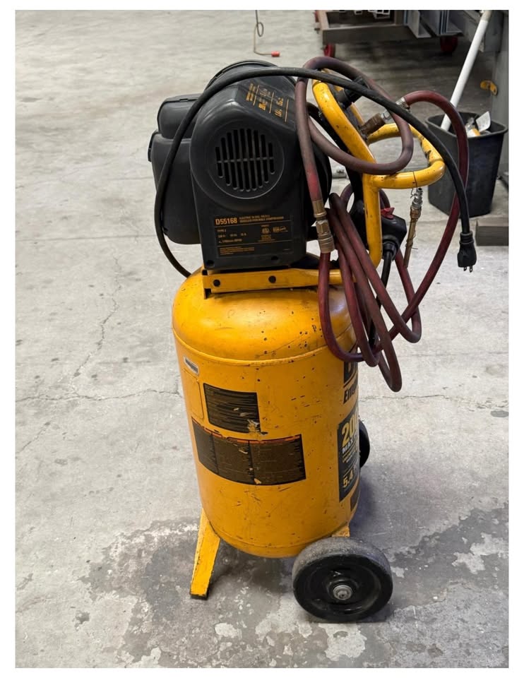 DeWalt compressor specification label