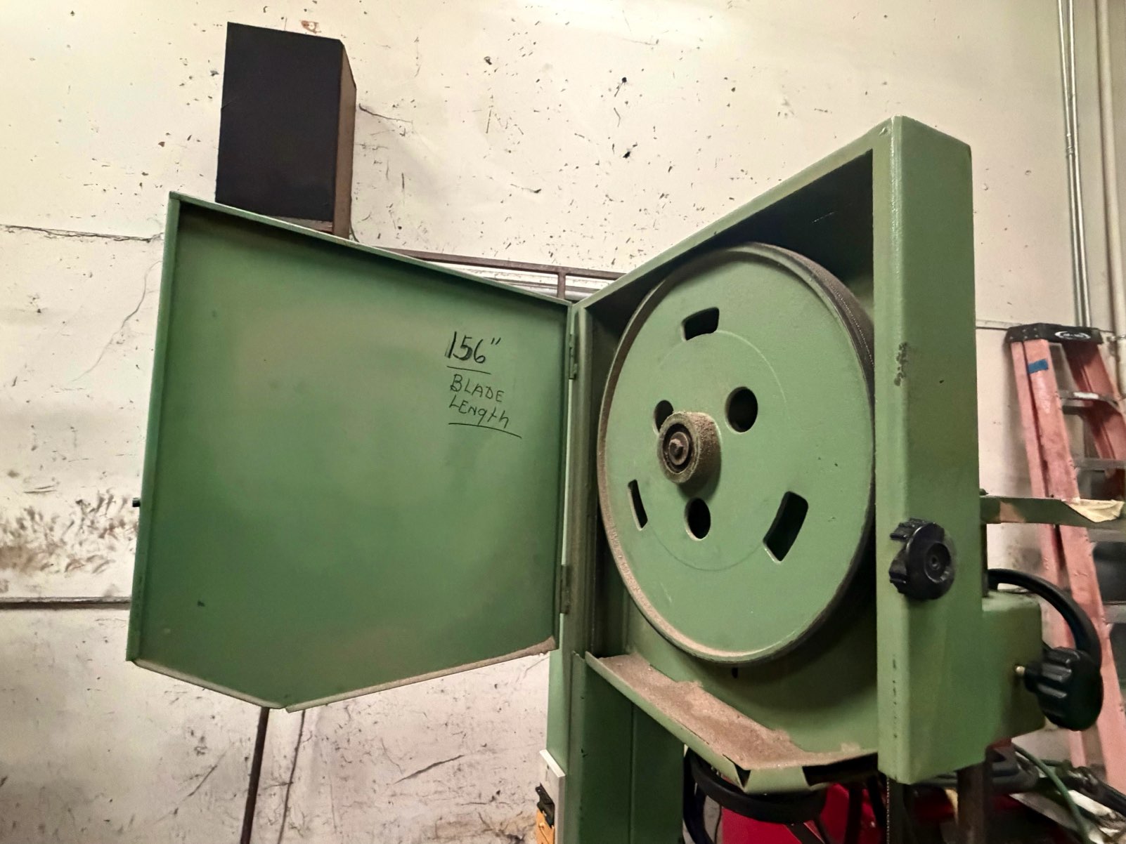 Eurosaw upper wheel compartment with 156-inch blade-length marking