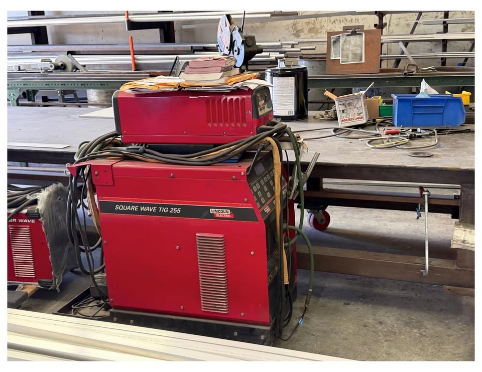 Lincoln Square Wave TIG 255 package
