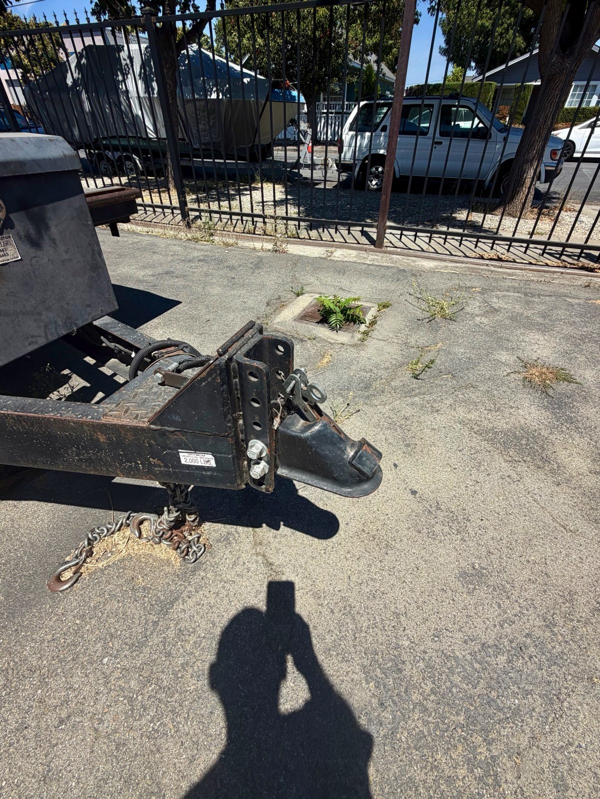 Adjustable trailer hitch and safety chains
