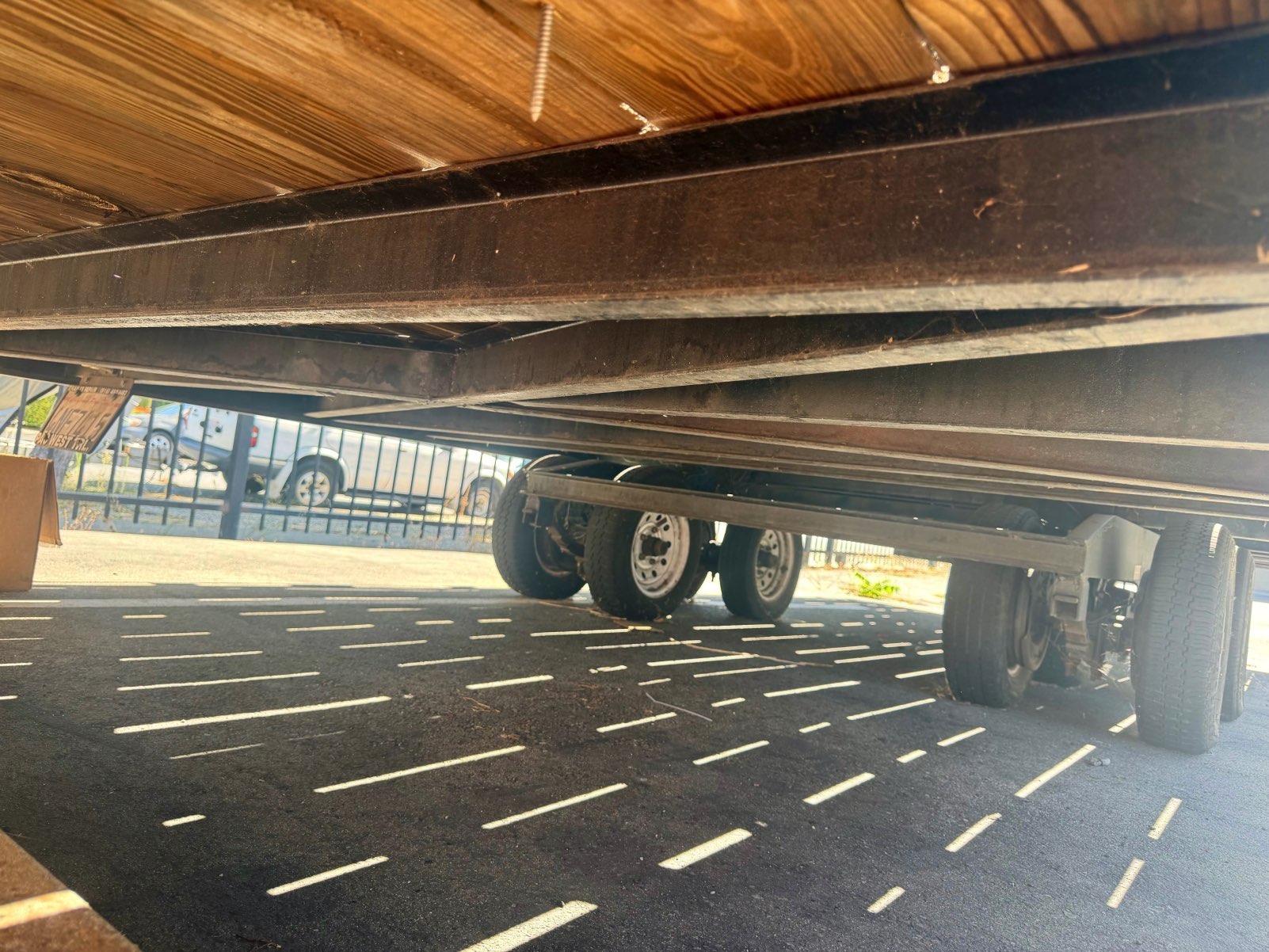 Underside frame and tandem dual-wheel axles