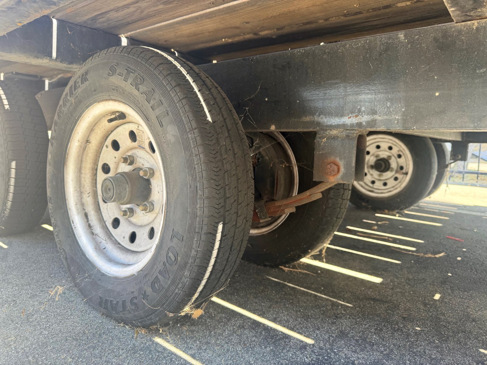 Close view of one trailer tire and wheel